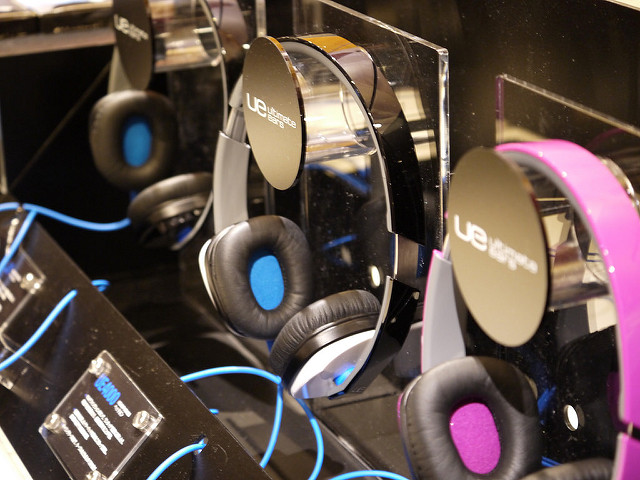 UltimateEars UE9000 ワイヤレスヘッドフォン Ultimate EarsのワイヤレスヘッドホンUE9000のイヤーパッド交換